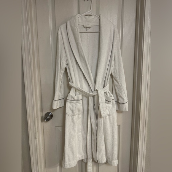HOTEL COLLECTION Finest Robe M/L White Made in Turkey – 70% Cotton 30% Modal - Picture 2 of 11